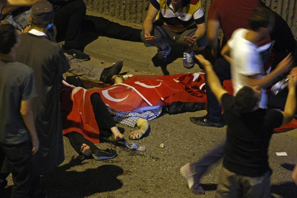 Vụ đảo chính ở Thổ Nhĩ Kỳ: Số người thiệt mạng lên tới 265, gần 3.000 người bị bắt giữ